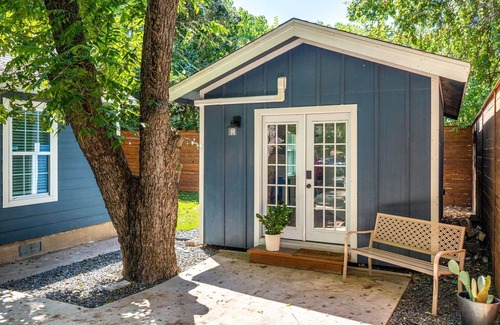 Govalle House | Popular East Side Charmer | Casita Cherico