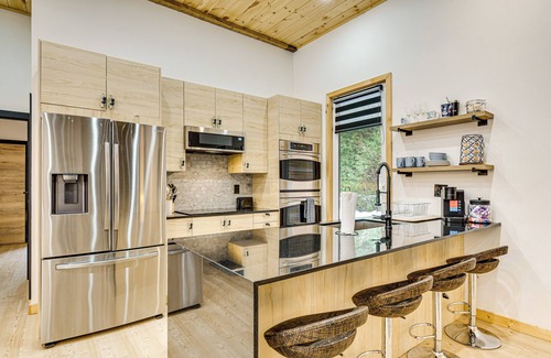 Thornton Cabin | Porch & 1-Acre Yard: White Mountains Hideaway