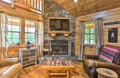 Blakely House | Porch, Fire Pit and Valley Views Blakely Cabin!