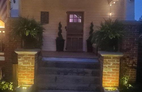 Sunbury Apartment | Porch life in Sunbury