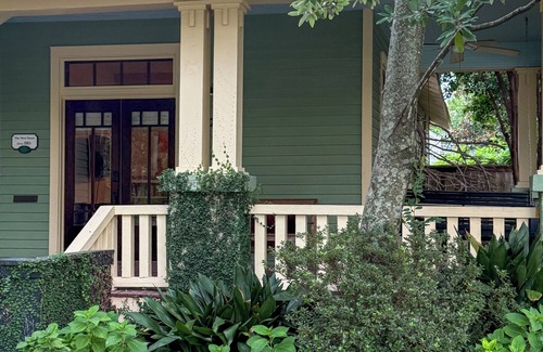 Beauregard Town Historic District House | Porch Swing & City Lights! Cozy home near LSU and Downtown