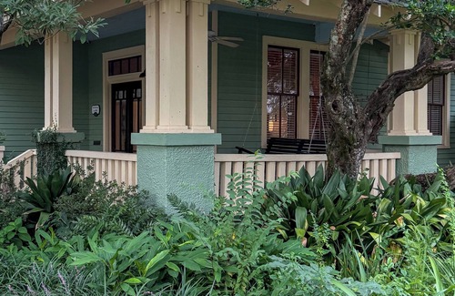 Beauregard Town Historic District House | Porch Swing & City Lights! Cozy home near LSU and Downtown