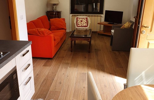 Cima Apartment | Porlezza: appartamento in villa - 4/5 personsHouse with garden