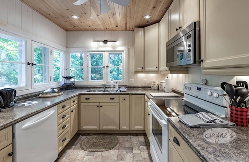 Port Carling Cottage | Port Carling! On Rosseau 4 bdrm, 2 bath! Sunsets! New Dock!