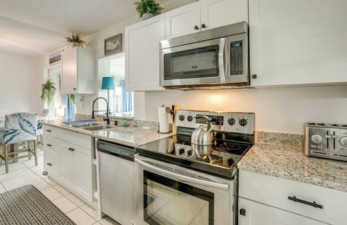 Port Charlotte House | Port Charlotte Home w/Sunroom, Grill & Fire Pit!