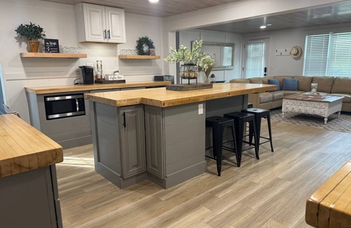 Gypsum House | Port Clinton 3BR Retreat A/C, Dining In & Out, Near Cedar Point & Islands