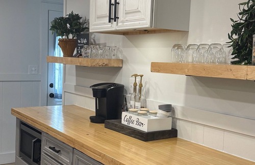 Gypsum House | Port Clinton 3BR Retreat A/C, Dining In & Out, Near Cedar Point & Islands