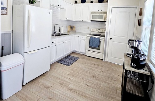 Port Clinton Cottage | Port Clinton Home~Lake & Park Views~Beach Access!