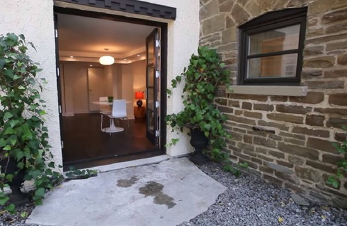 Mineola Apartment | Port Credit - Mineola Cottage