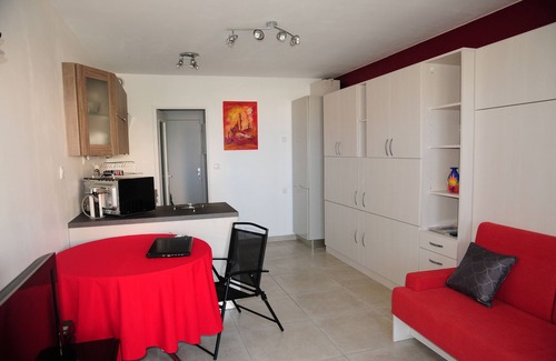 Toulon - Hyeres Apartment | Port d'Hyères, renovated studio, 3 people, terrace, sea view, 200m from the beach