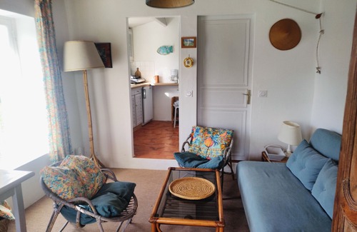 Ile d'Yeu House | Port de la Meule - small fisherman's cottage with enclosed garden