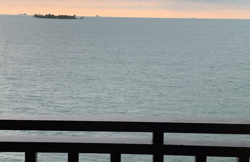 Taman Tanjung Ski Chalet | Port dickson full sea view lexis deluxe water chalet