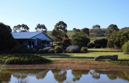 Hayborough Cottage | Port Elliot Rural Retreat - Blossom