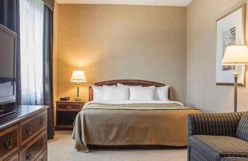 Port Hope Hotel | Port Hope Inn & Suites