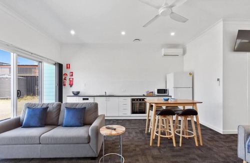 Port Lincoln Apartment | Port Lincoln Shark Apartments