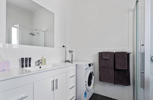 Port Lincoln Apartment | Port Lincoln Shark Apartments