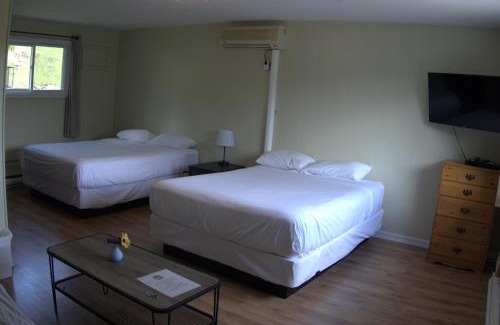 Port Loring Hotel | Port loring Northland Motel
