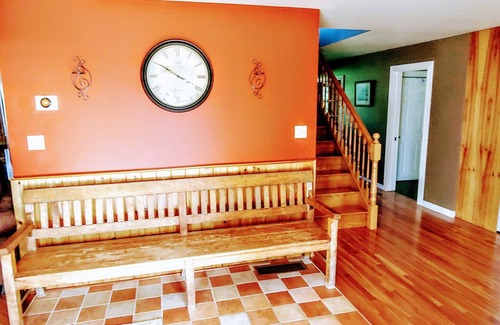 Port Loring House | Port Loring Vacation Home with Starlink