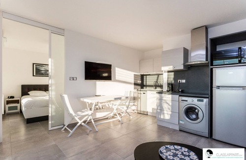 Aiguerelles Apartment | Port Marianne/New Town Hall: terrace, air conditioning, elevator & garage