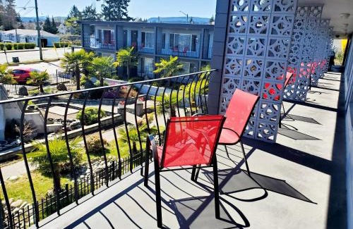 Regional District of Nanaimo Hotel | Port-O-Call Inn