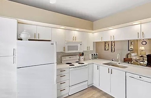 Naples Condo | PORT OF THE ISLANDS, FLORIDA.nRarely available first floor unit.