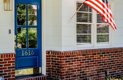 Port Royal House | Port Of The Royal - 2 Minutes from Parris Island, 5 Minute WALK to Restaurants.