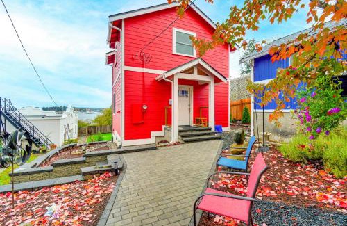 Retsil Apartment | Port Orchard Guest House - Walk to Bay Street!