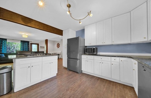 Port Sanilac House | Port Paradise Hot Tub Open! Walk 2 DT, Beach&more