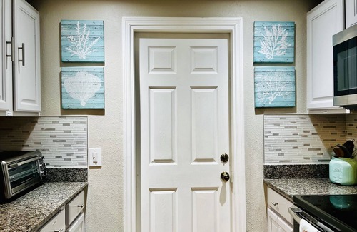Bayonet Point Cottage | Port Richey Vacation Getaway, Family/Pet-Friendly, Near Beaches and Tampa Bay