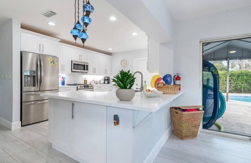 Pompano Beach House | Portal2TheSea Only STEPS to the BEACH