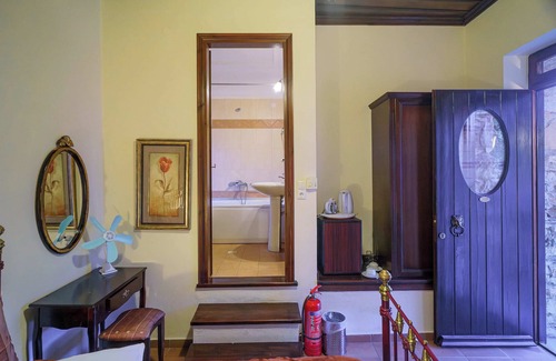 Portaria Bed & Breakfast | Portaria Pool Getaway - Palladio Jacuzzi Delight