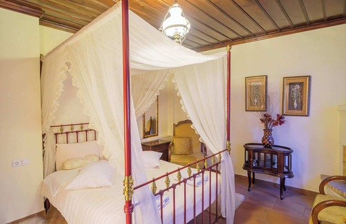 Portaria Bed & Breakfast | Portaria Pool Getaway - Palladio Jacuzzi Delight