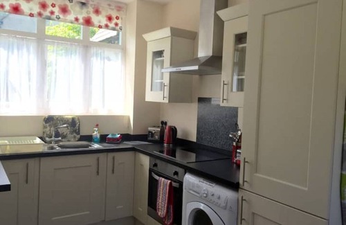 Glyndyfrdwy Cottage | Porter's lodge by heritage Railway line (adjoining Station House)