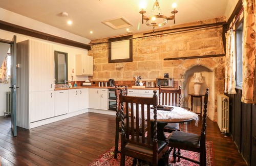 Polesworth Apartment | PORTER'S LODGE, pet friendly, character holiday cottage in Polesworth