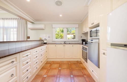 Albury House | Porters Cottage Classic
