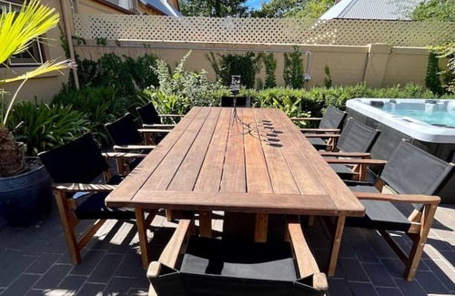 Albury House | Porters Cottage Oasis