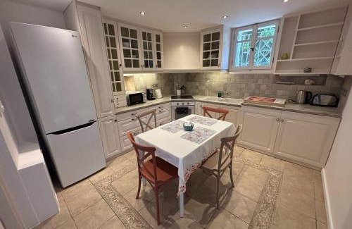 Lavrio Apartment | Portfront Neoclassic Lavrio House