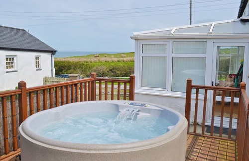 Garn Fadryn Cottage | Porth Cormon Farmhouse