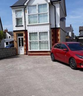 Porthcawl House | Porthcawl House Near Beach With Extensive Parking