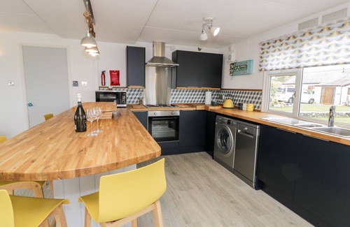 Amlwch Cottage | PORTHWEN LODGE, pet friendly, with a garden in Cemaes Bay