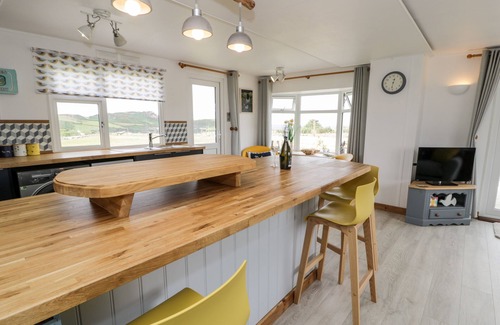 Amlwch Cottage | PORTHWEN LODGE, pet friendly, with a garden in Cemaes Bay