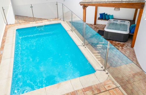 Penina Villa | Portimão: villa with heatable pool & BBQ
