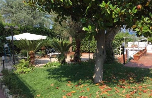 Grottammare Apartment | Portion of villa with garden in Grottammare