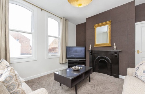 York Cottage | Portland Apartment - sleeps 3 guests in 2 bedrooms