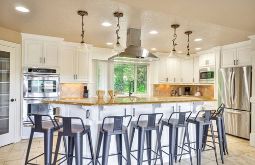 North Plains House | Portland Area Group Getaway: Hot Tub & Views!