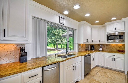 North Plains House | Portland Area Group Getaway: Hot Tub & Views!