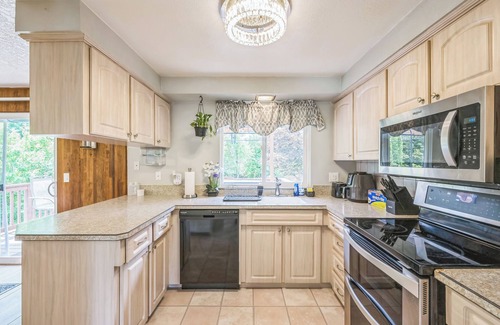 North Gresham House | Portland Charming, fully furnished, private, quiet and pets friendly Home.