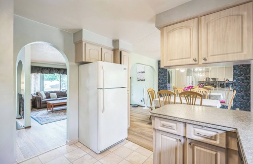 North Gresham House | Portland Charming, fully furnished, private, quiet and pets friendly Home.