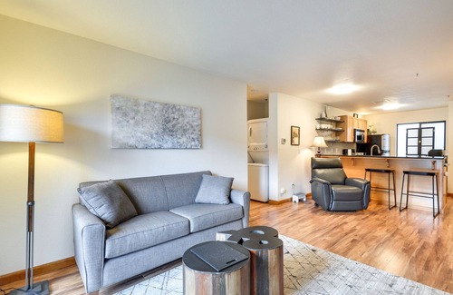 Old Town Chinatown Condo | Portland Condo w/Hot Tub Access, Near Downtown!