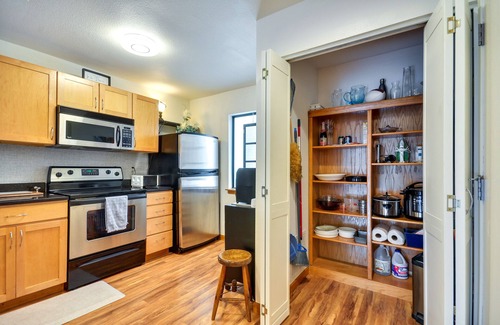 Old Town Chinatown Condo | Portland Condo w/Hot Tub Access, Near Downtown!